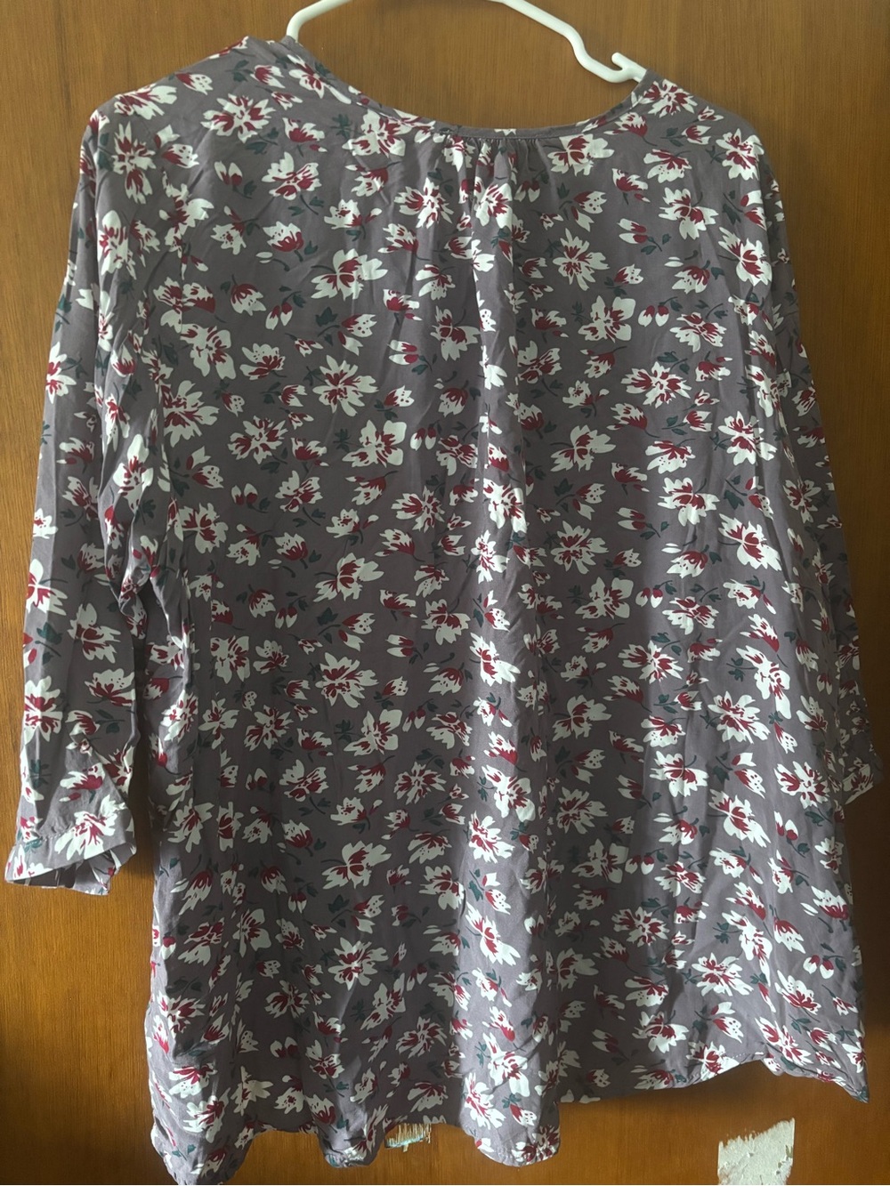 Gray Floral 3/4 Sleeve Blouse with White & Burgundy Flowers size 2x